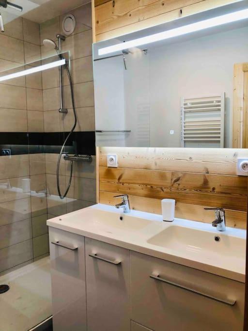 Appartement T4 8 Couchages Spacieux Et Cosy Au Pied Des Pistes Genos Ngoại thất bức ảnh